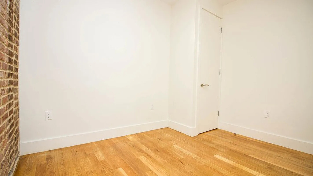 193 Bedford Avenue - Photo 5