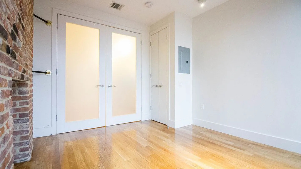 193 Bedford Avenue - Photo 3