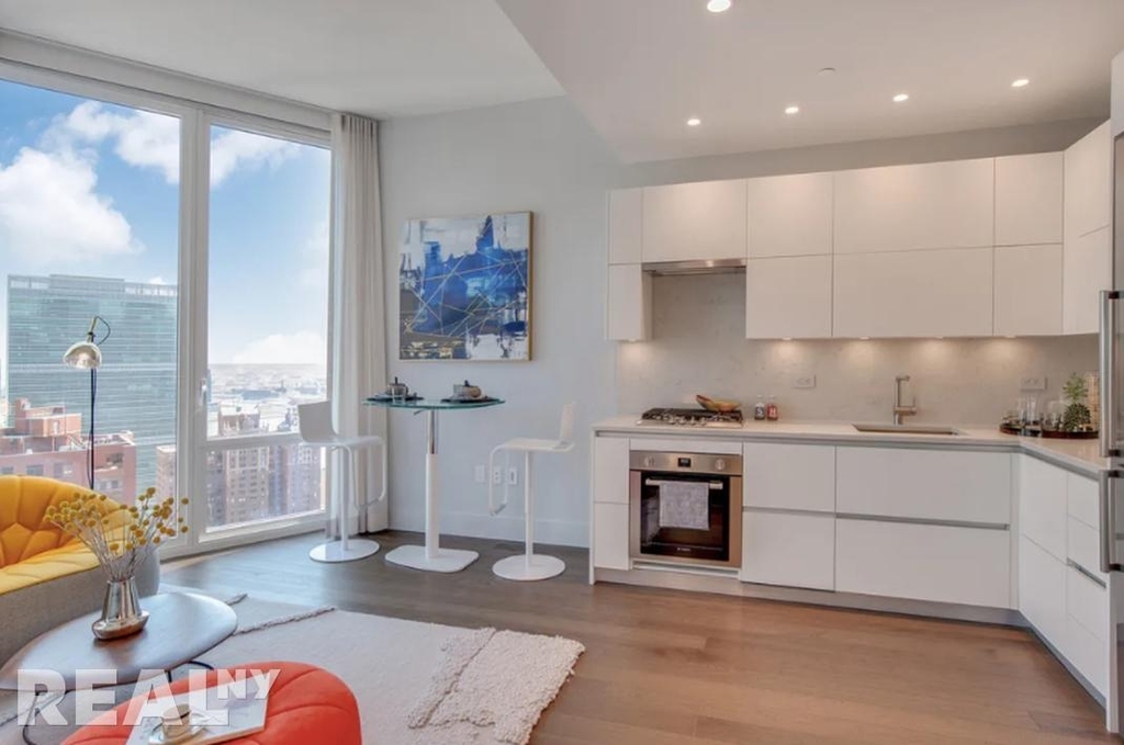 East 44th Street - Photo 1