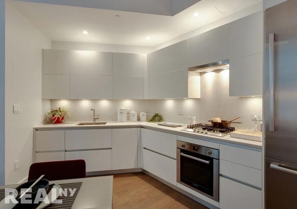 East 44th Street - Photo 3