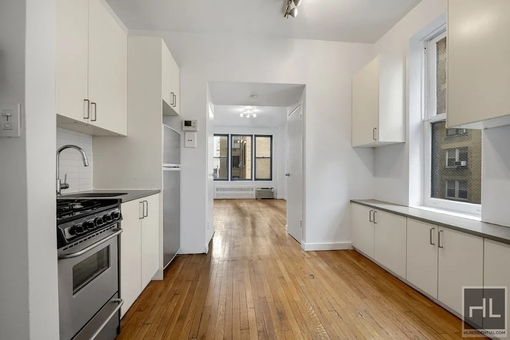 West 82nd Street - Photo 0