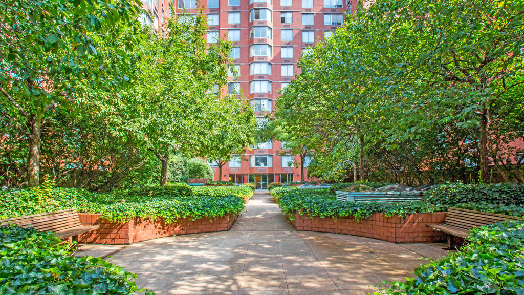 750 Columbus Ave. - Photo 36