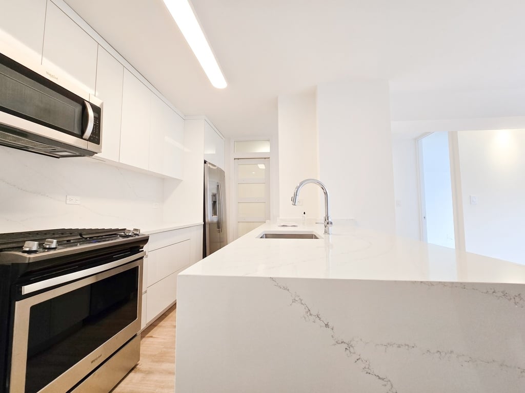 1735 York Avenue - Photo 4