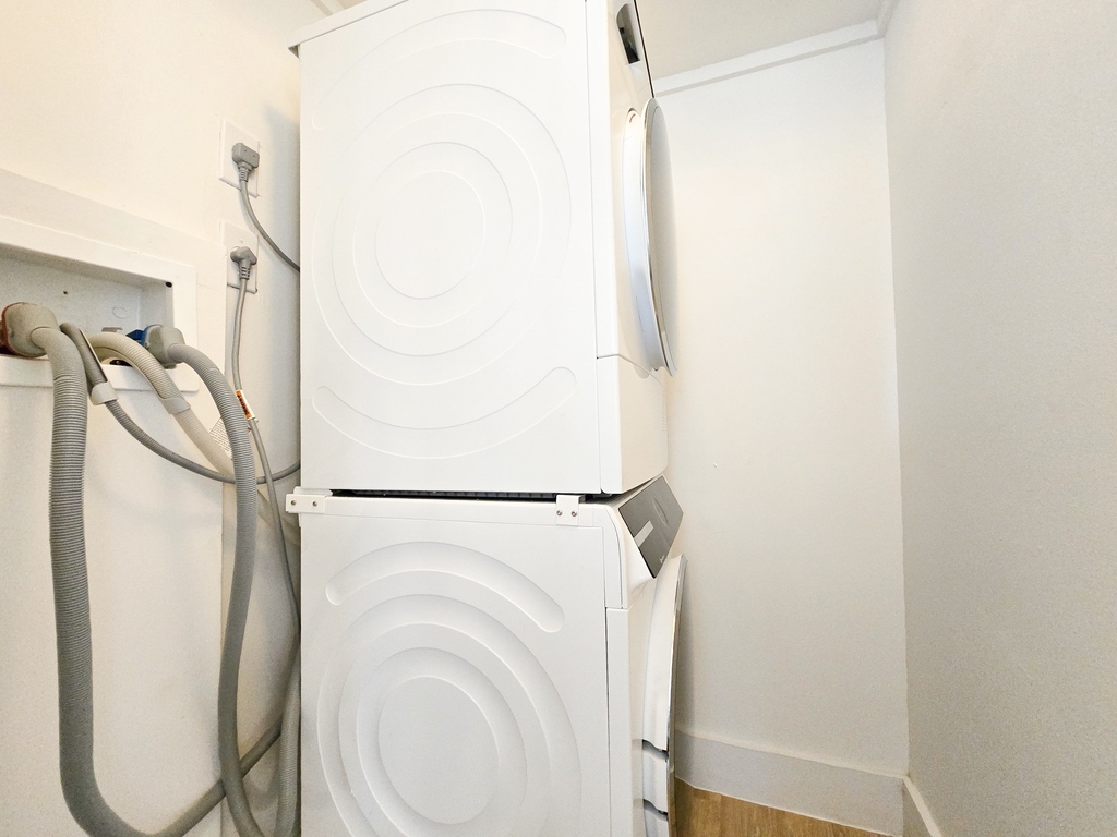 1735 York Avenue - Photo 3