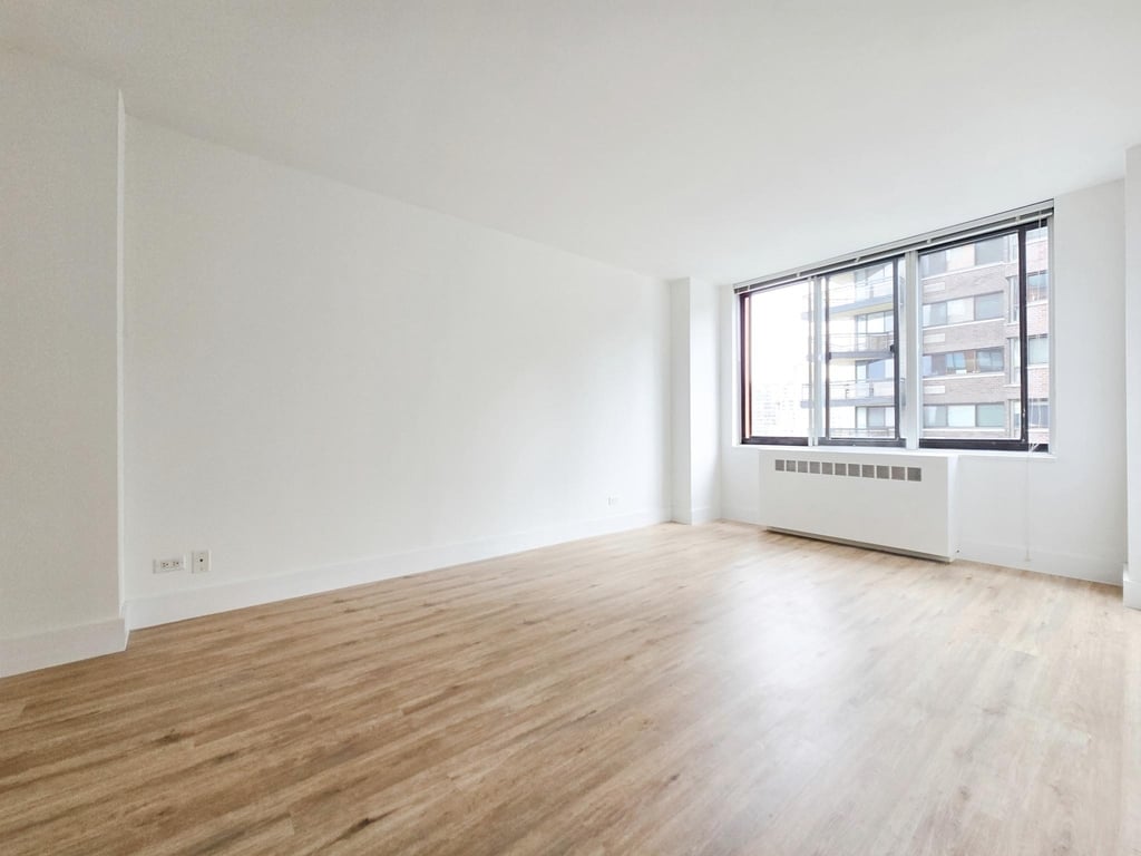 1735 York Avenue - Photo 6