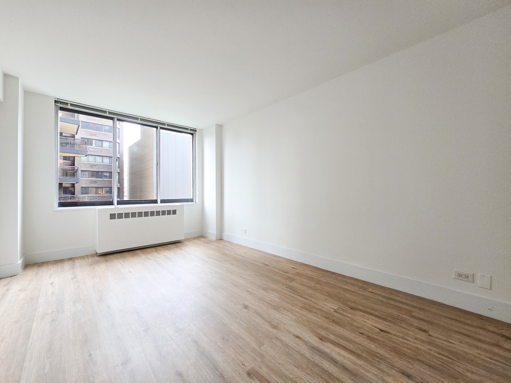 1735 York Avenue - Photo 7