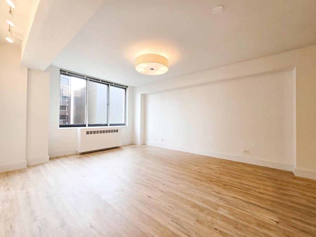 1735 York Avenue - Photo 2