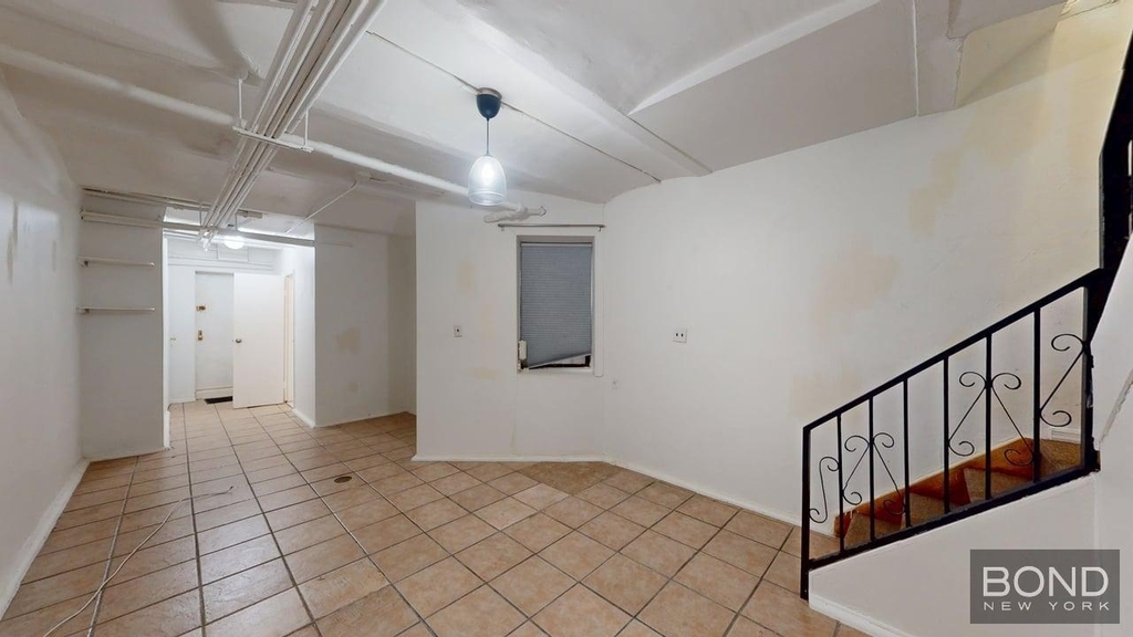 West 106th Street - Photo 3