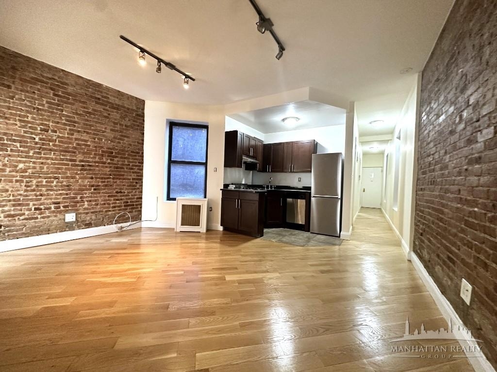 E 12th St / 3rd Ave - Photo 5
