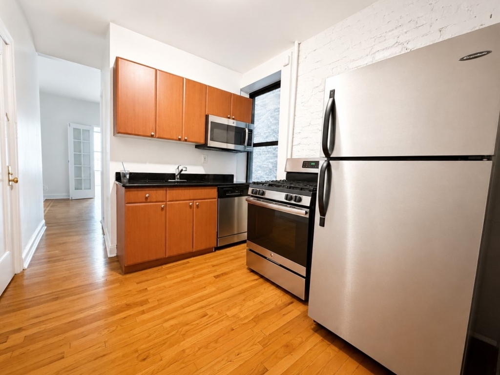 E 12th St / 3rd Ave - Photo 2
