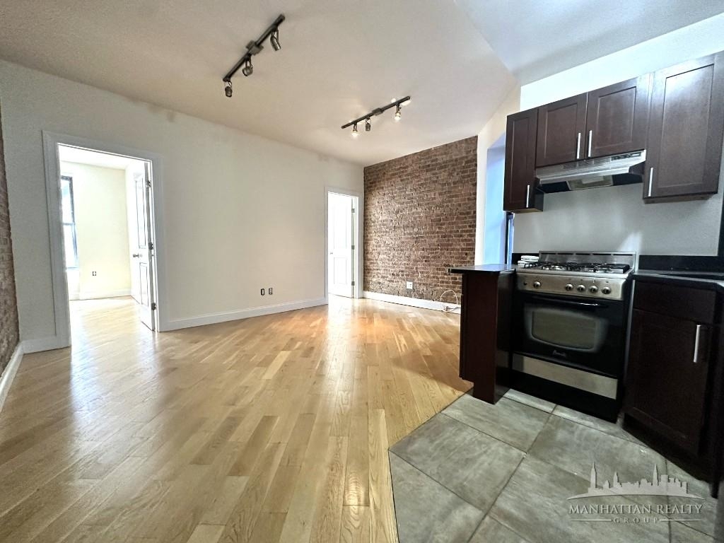 E 12th St / 3rd Ave - Photo 1