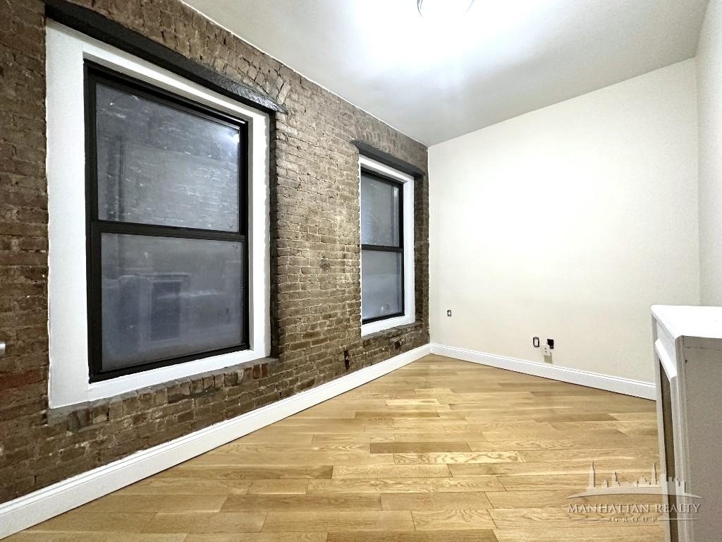 E 12th St / 3rd Ave - Photo 3