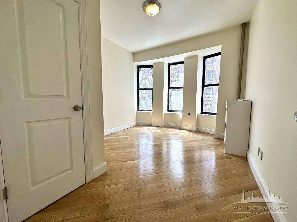 E 12th St / 3rd Ave - Photo 0