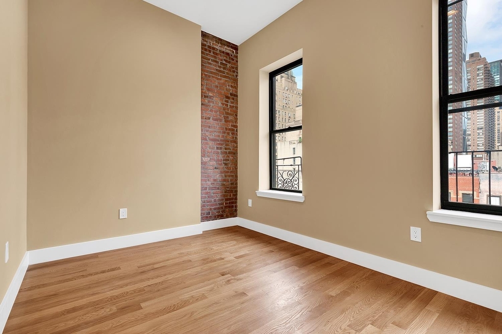 400 W 56th Street - Photo 1