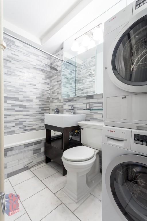 562 Hudson Street - Photo 1