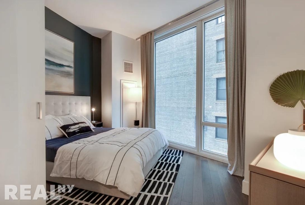 East 44th Street - Photo 3