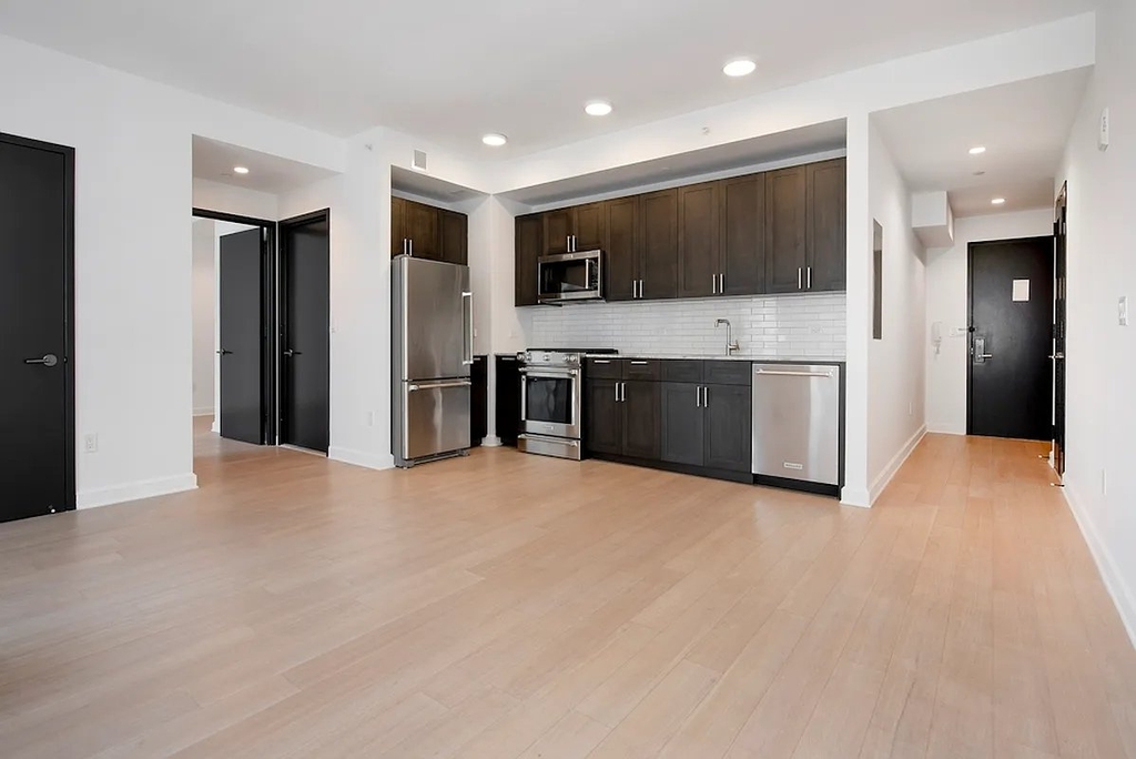 West End Avenue - Photo 1
