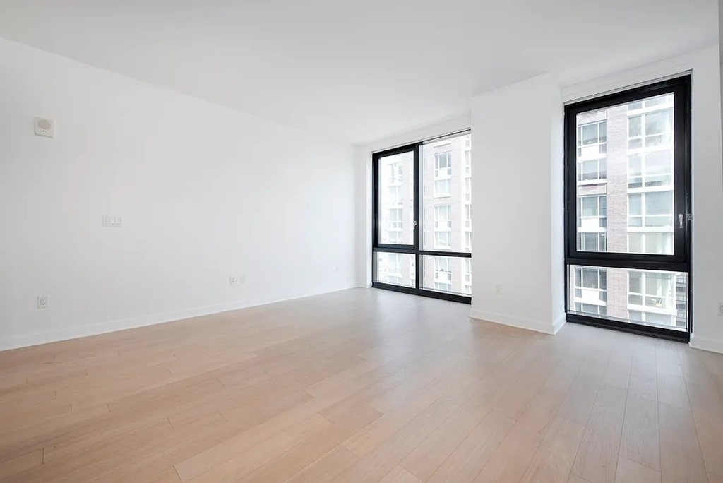 West End Avenue - Photo 2