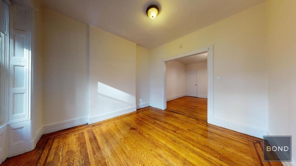East 89th Street - Photo 4