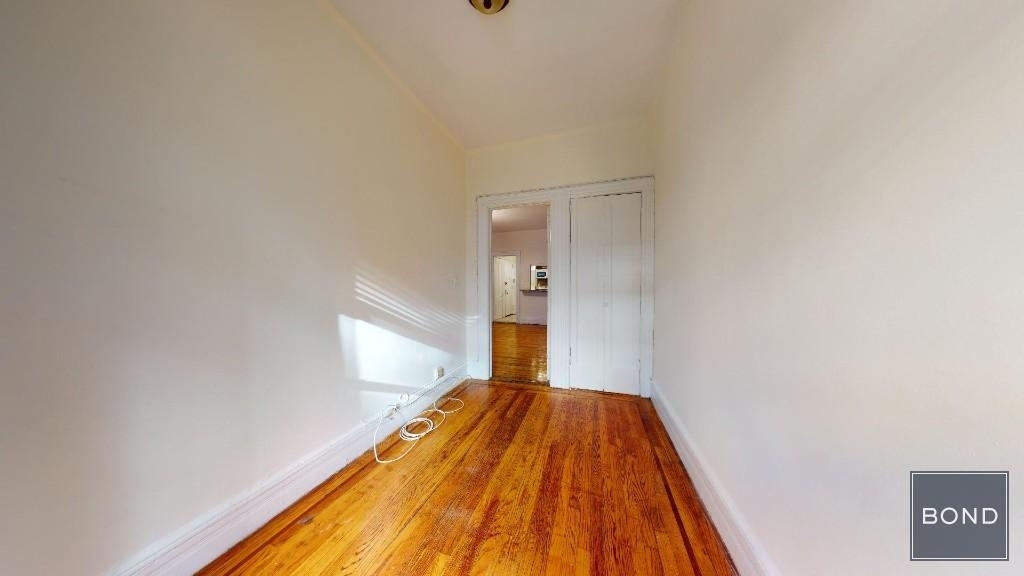 East 89th Street - Photo 6