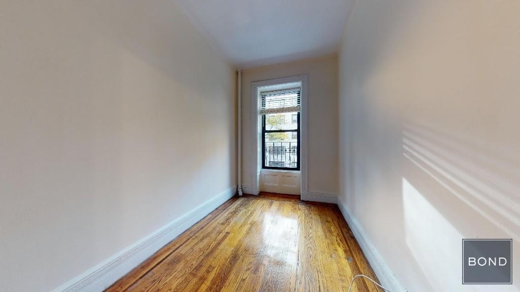 East 89th Street - Photo 5