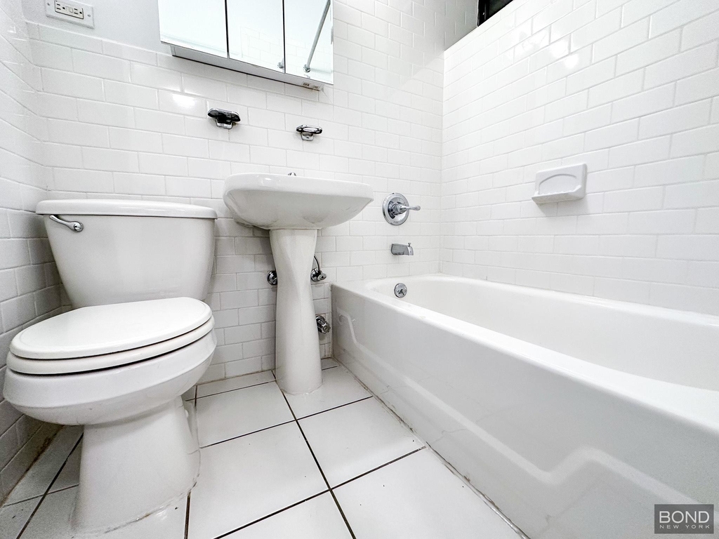 East 89th Street - Photo 3