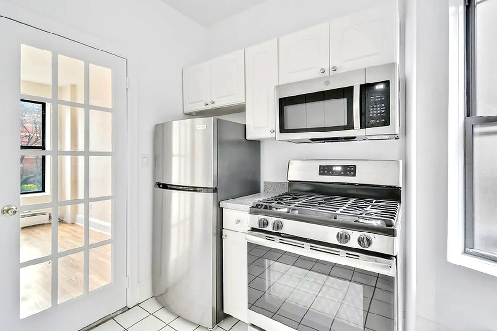 W10th & Greenwich Avenue - Photo 2