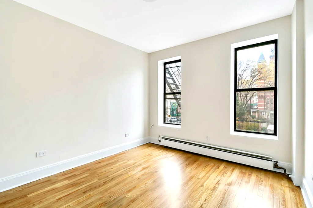 W10th & Greenwich Avenue - Photo 1