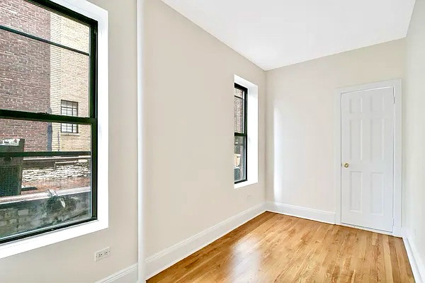 W10th & Greenwich Avenue - Photo 3