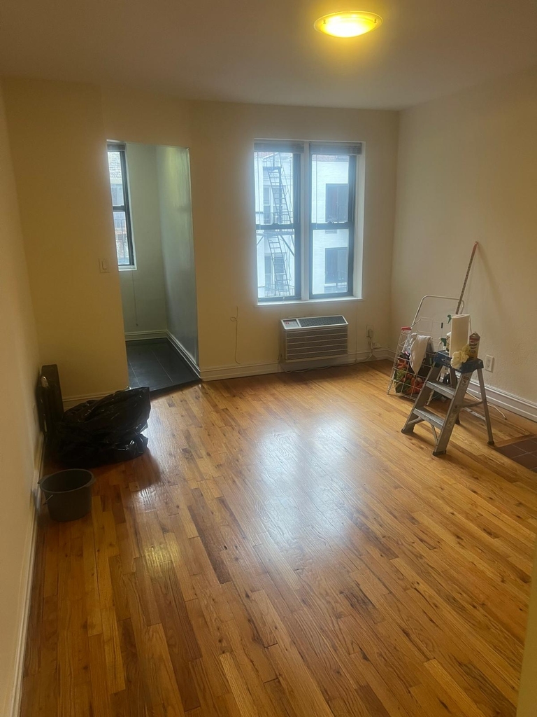 East 81st Street - Photo 3