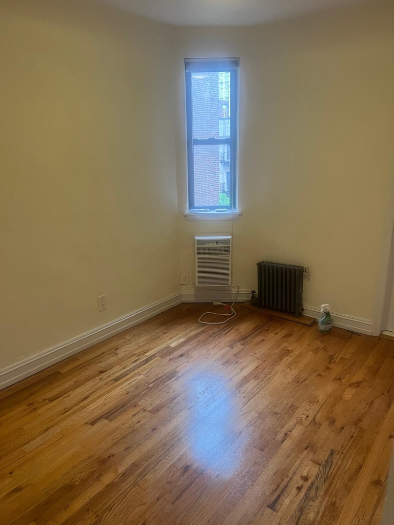 East 81st Street - Photo 6