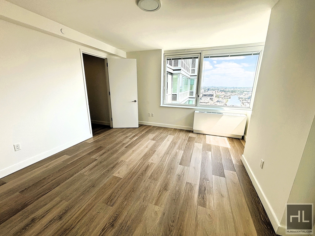Center Boulevard - Photo 3