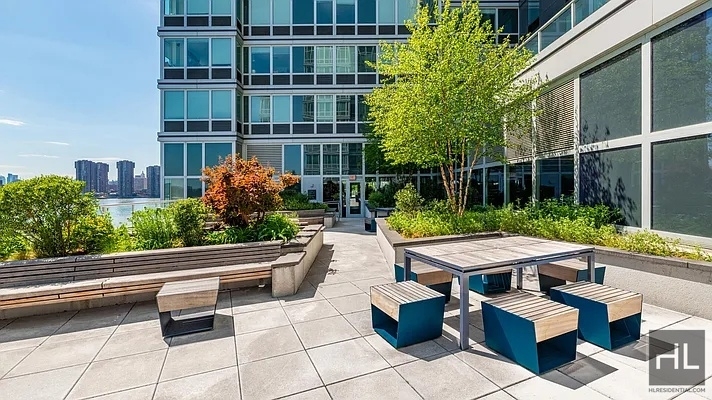 Center Boulevard - Photo 2