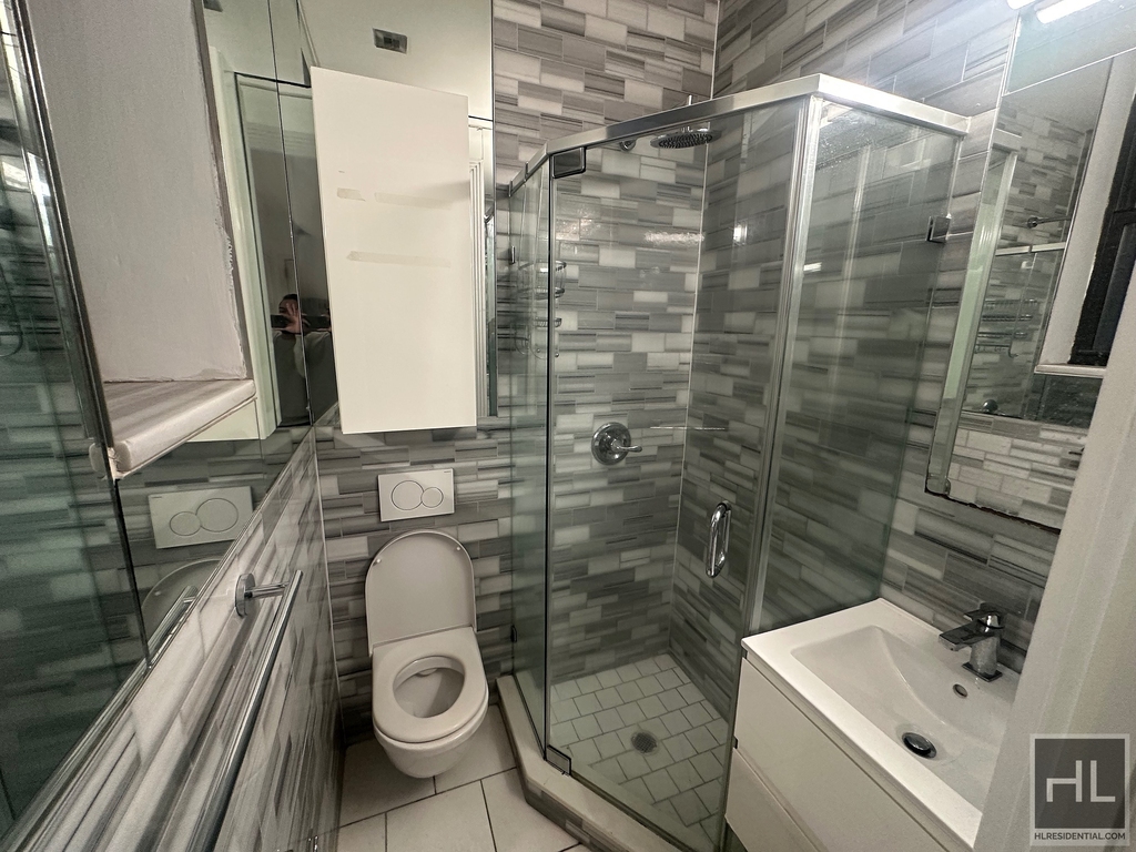 East 75 Street - Photo 2