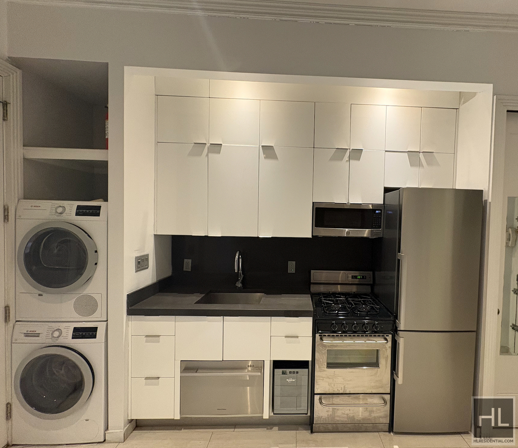 East 75 Street - Photo 3