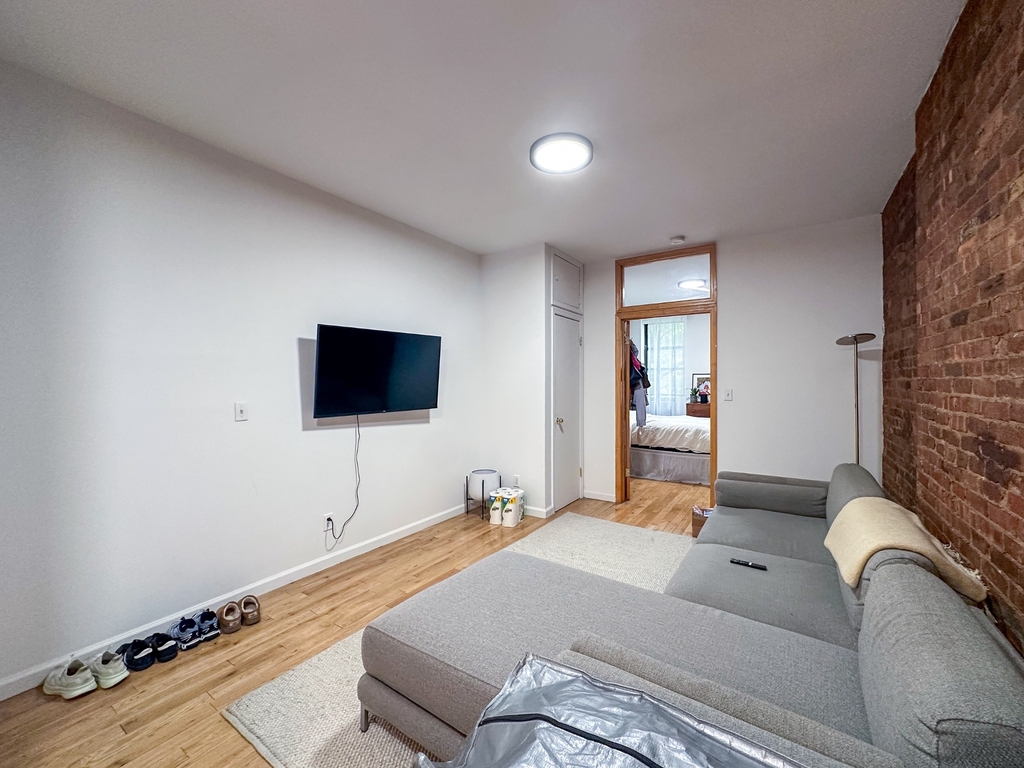 215 East 5th Street - Photo 3