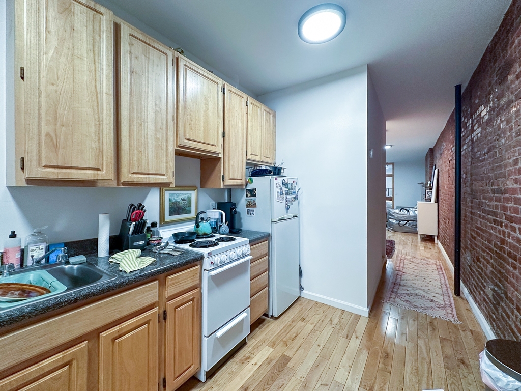 215 East 5th Street - Photo 7