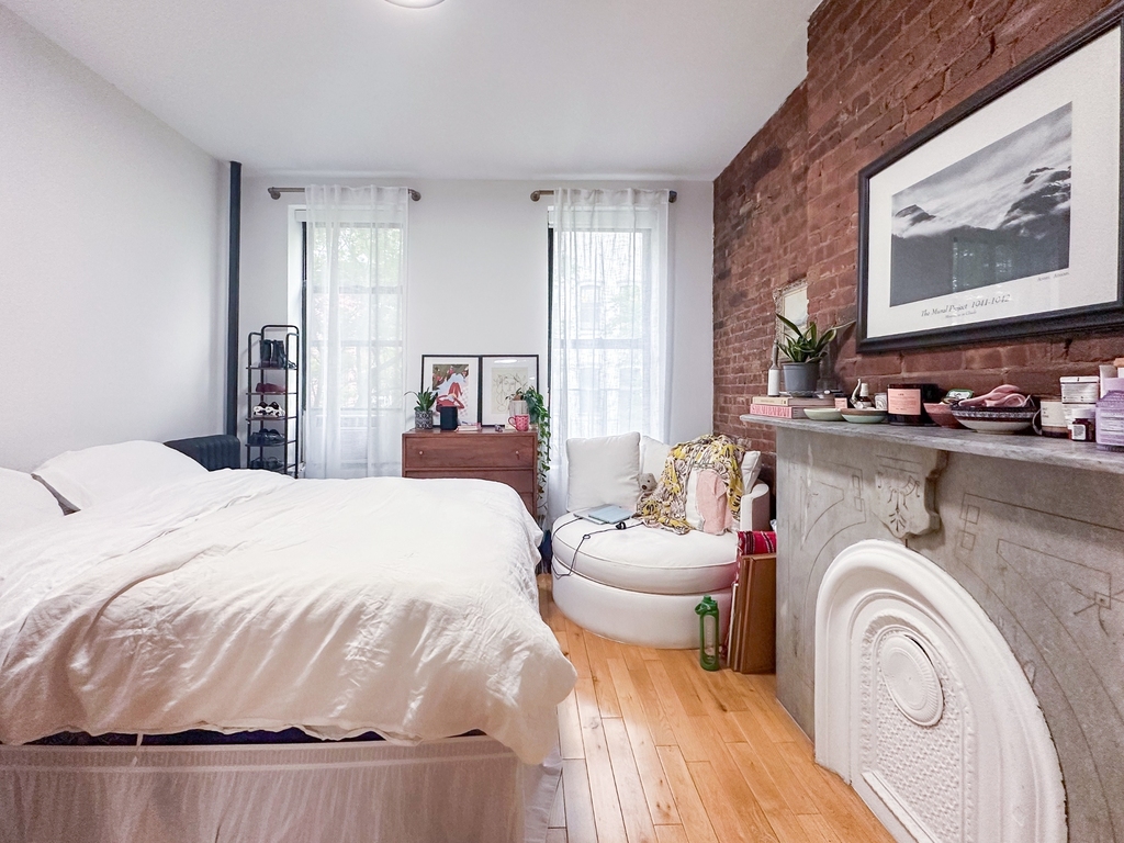 215 East 5th Street - Photo 1
