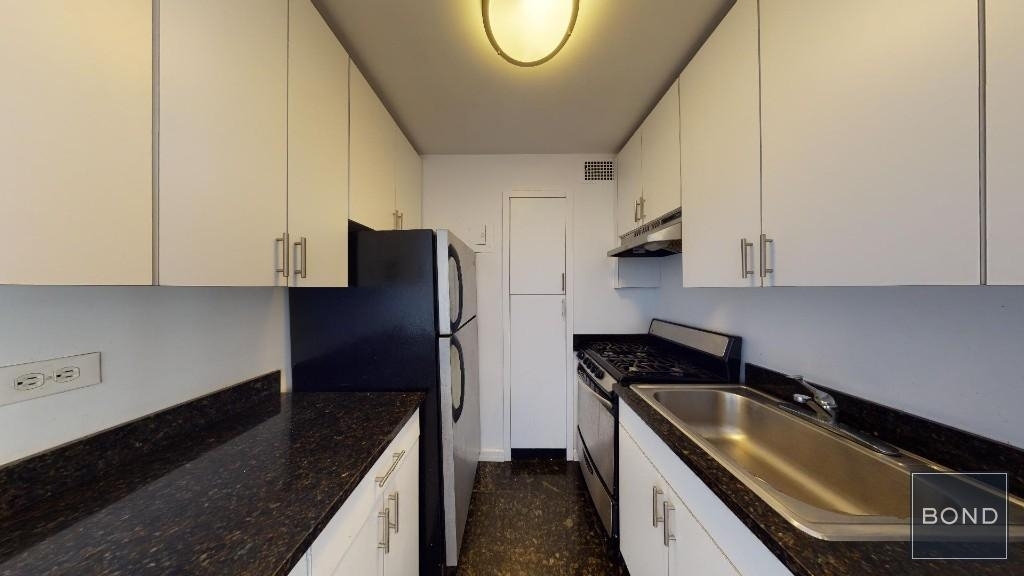 East 88th Street - Photo 2