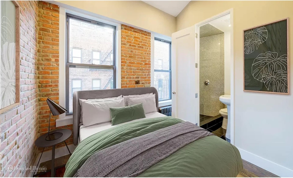 244 W 22nd St - Photo 4