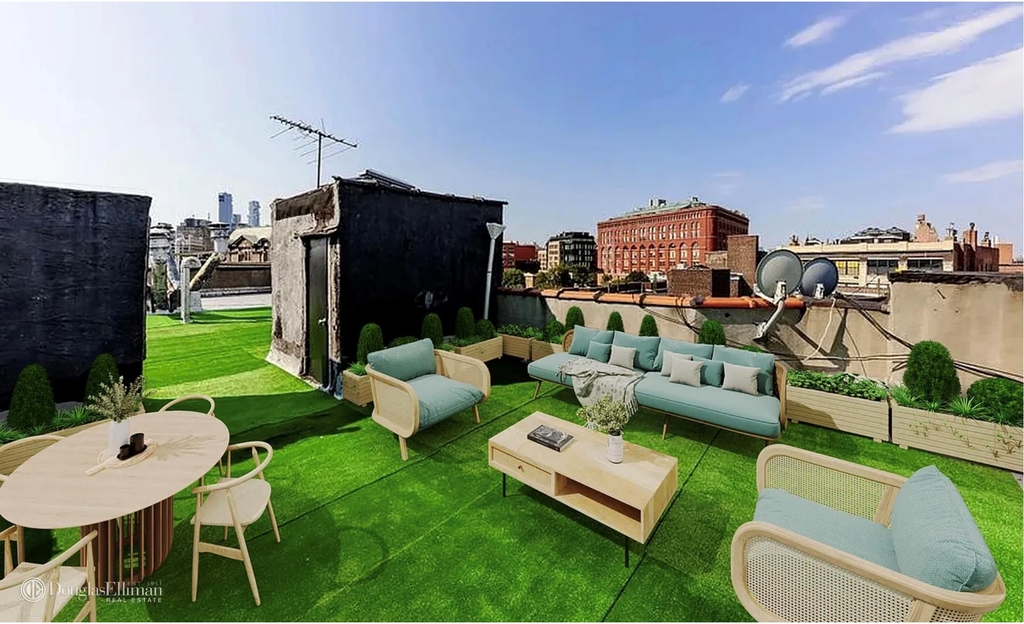 244 W 22nd St - Photo 2