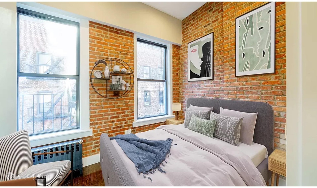 244 W 22nd St - Photo 3