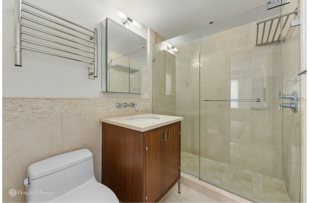 200 E 66th St - Photo 5
