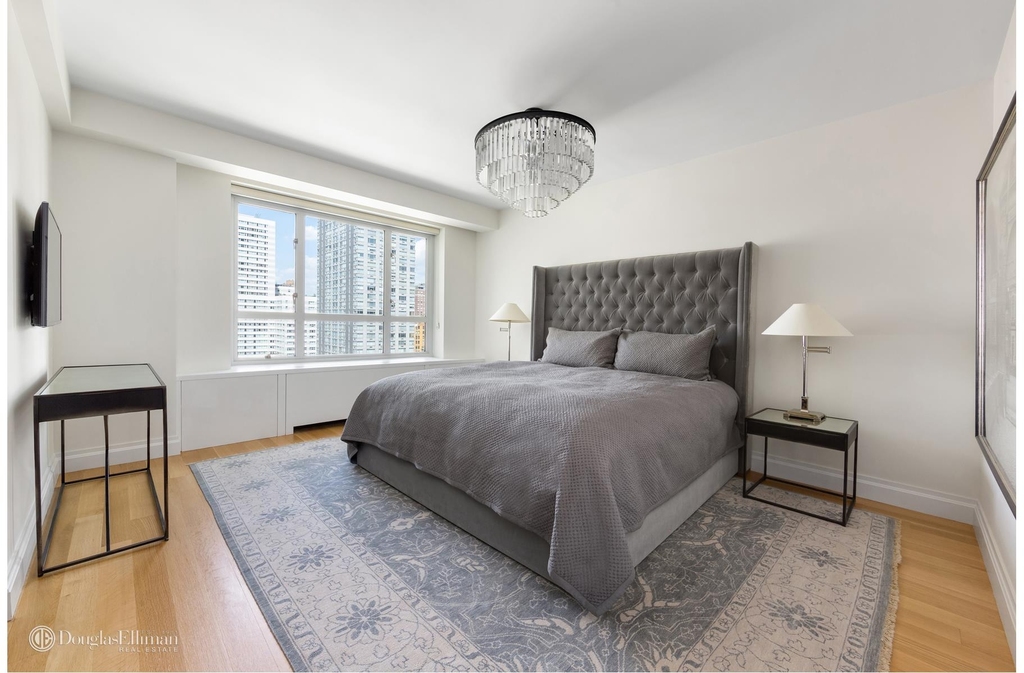 200 E 66th St - Photo 1