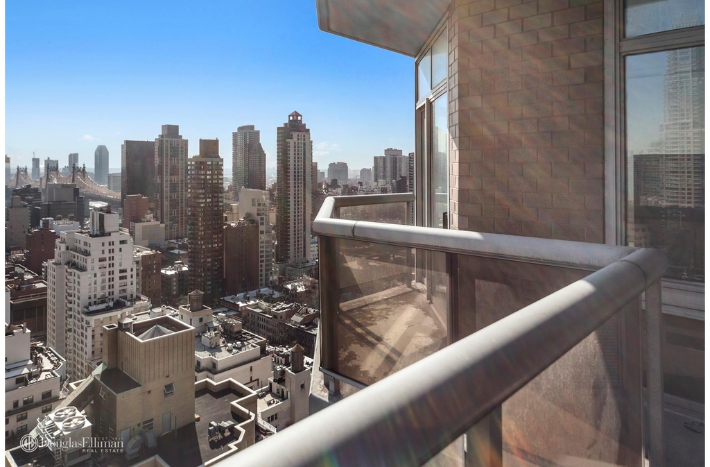 188 E 64th St - Photo 3