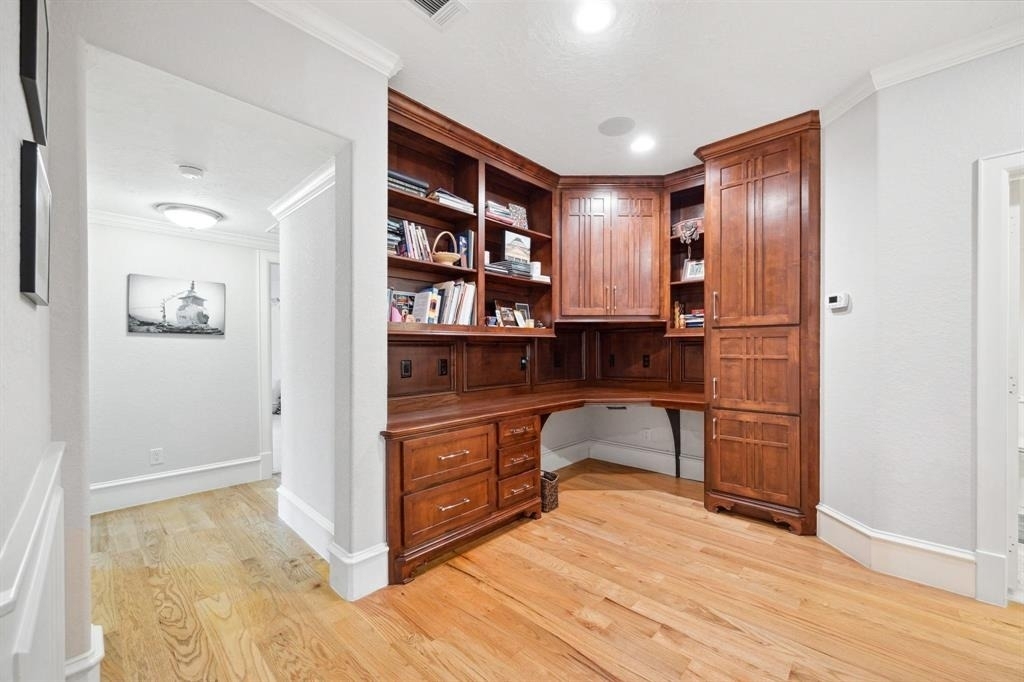 218 W 10th Street - Photo 16