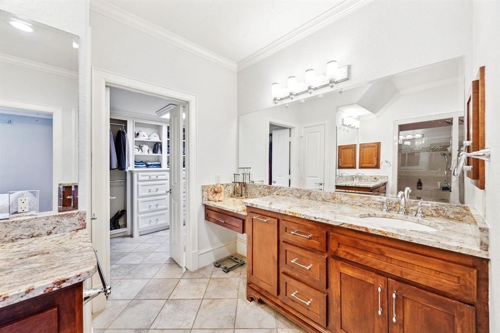 218 W 10th Street - Photo 19