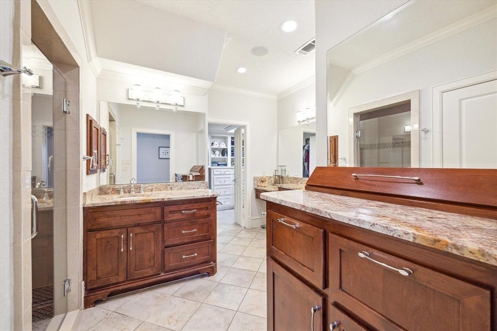 218 W 10th Street - Photo 18