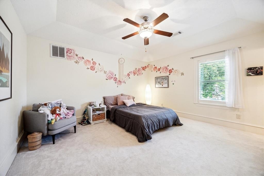 218 W 10th Street - Photo 22