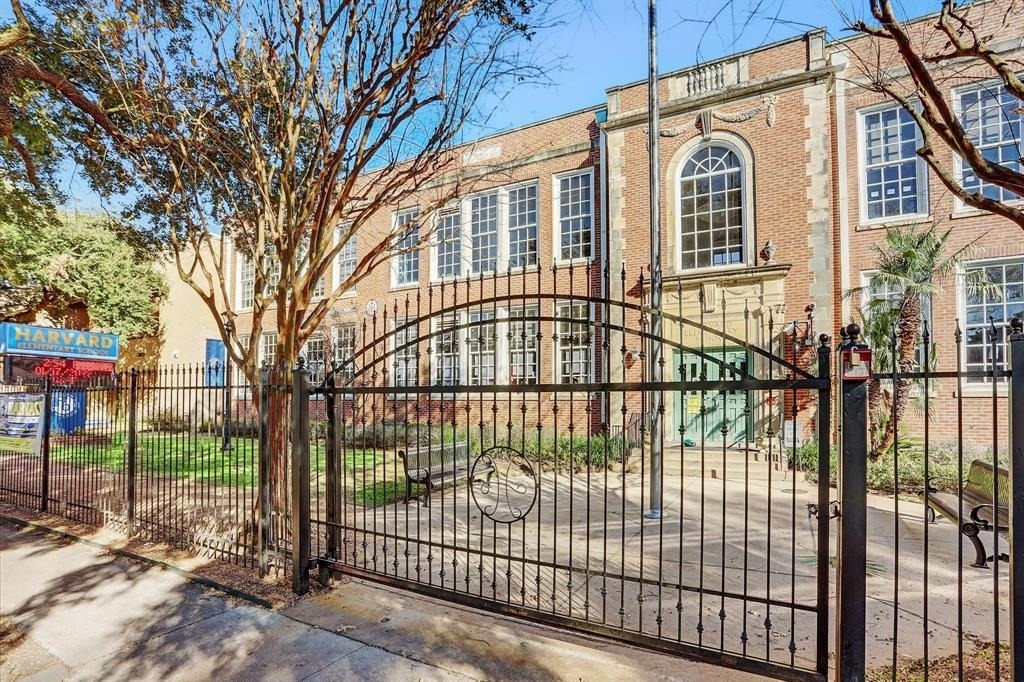 218 W 10th Street - Photo 34
